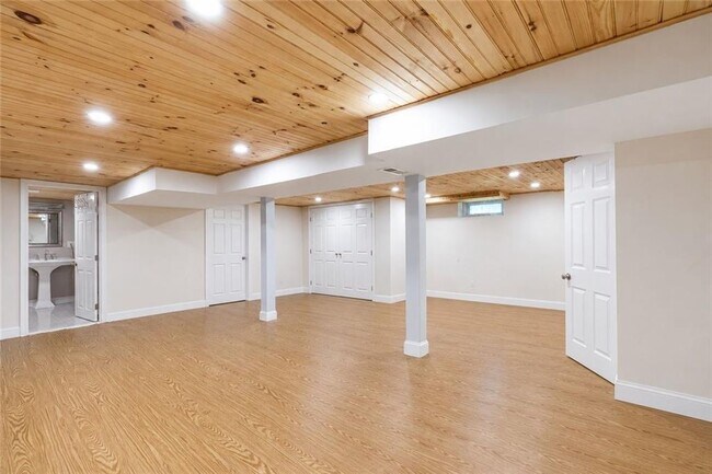 Building Photo - 5 Interlocken Rd