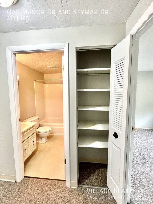 Building Photo - 230 Oak Manor Dr