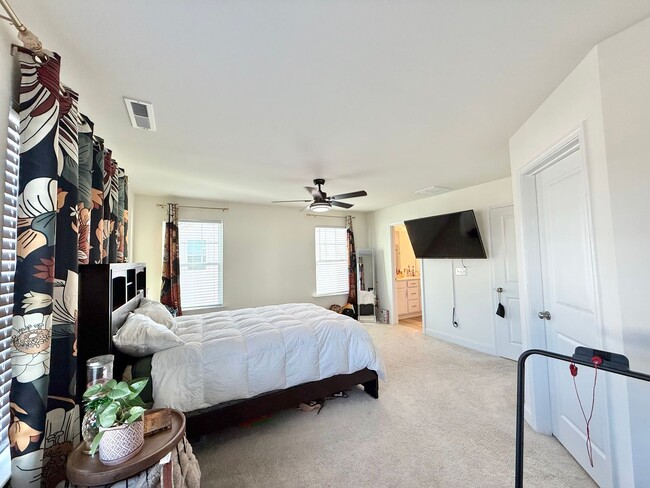 Building Photo - Newly Built 3BD, 2.5BA End Unit Zebulon Townhome in an HOA Community with Premier Amenities