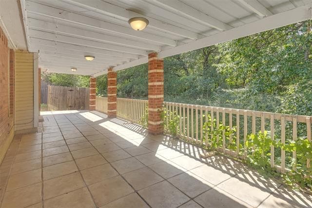 Building Photo - 3807 Woodside Dr