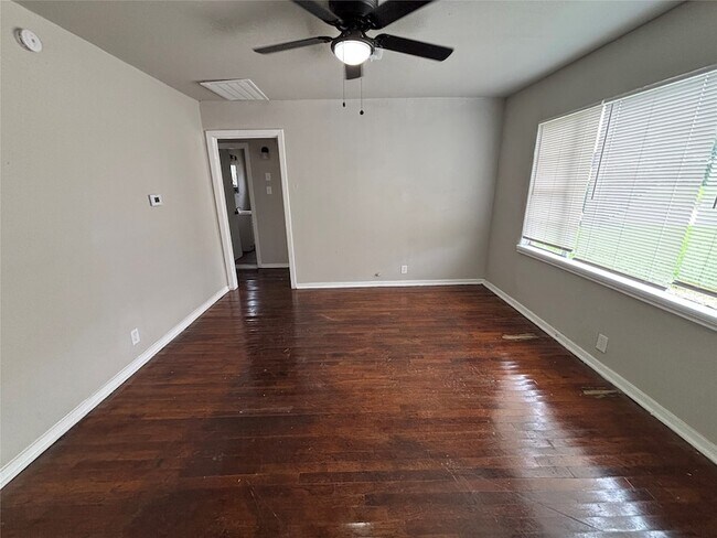 Building Photo - 3521 Grassmere St