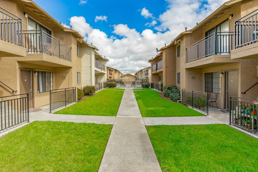 Vista Hermosa IMMEDIATE MOVE IN AVAILABLE!! 10451051 4th Ave Chula