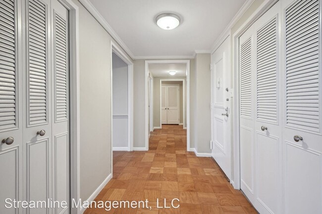 Building Photo - 3 br, 2.5 bath House - 10401 Grosvenor Pl ...