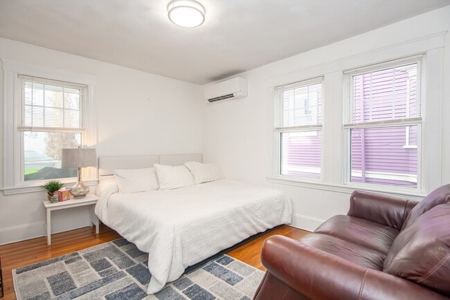 Building Photo - 48 Farquhar St