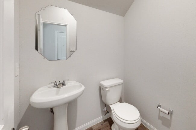 Building Photo - 968 Rice Dr