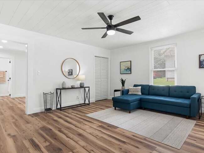 Building Photo - 160 29th St Pl SW