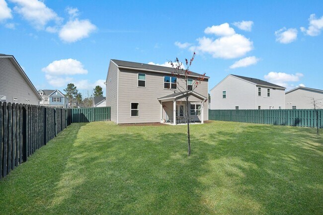 Building Photo - Bright & Welcoming 5-Bedroom Home in Richmond Hill, GA