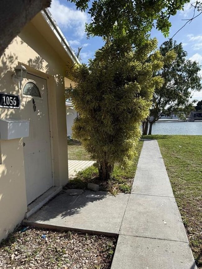 Building Photo - 1054-1058 SW 2nd Street 1056, Hallandale Beach, FL 33009