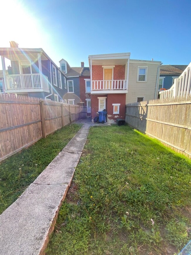 Building Photo - Spacious 3 BR /1 Ba Home in Lancaster City