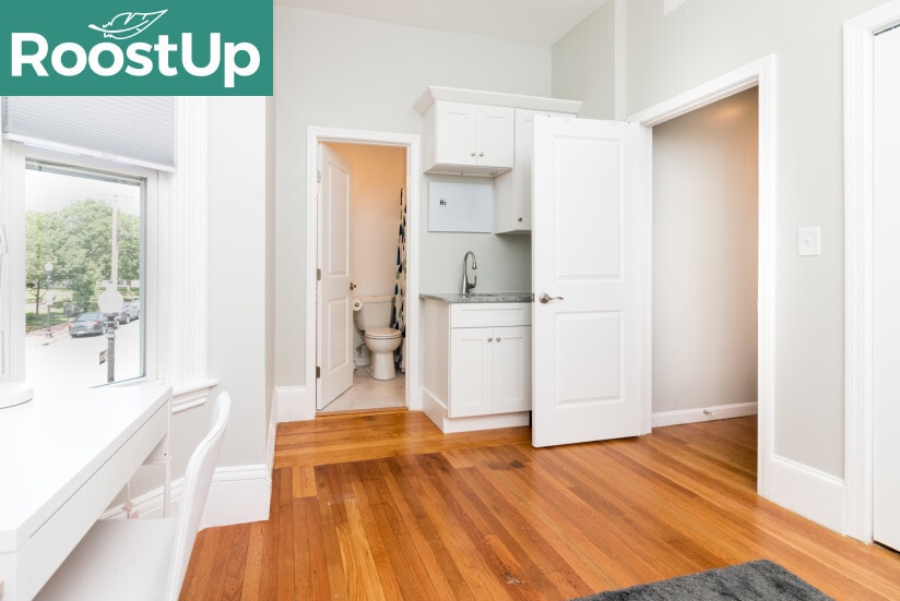 Building Photo - Furnished Bedroom with Private Bath in Eas...