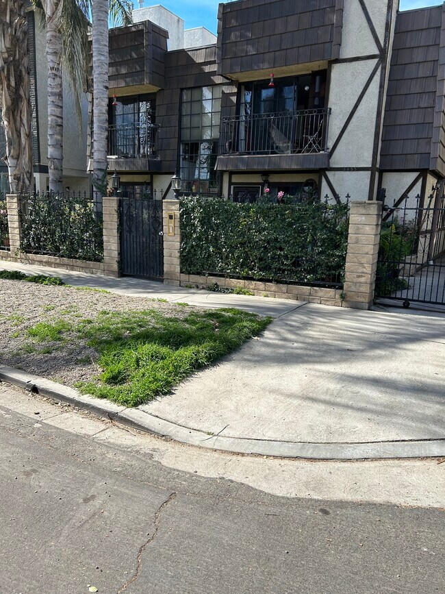 Building Photo - 4455 Vista del Monte Ave