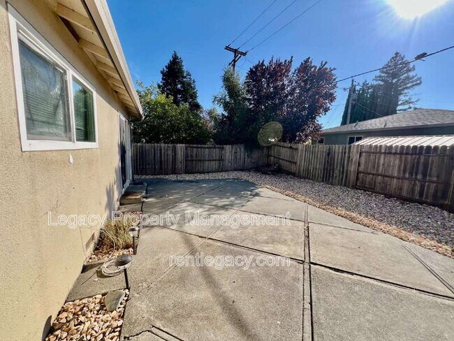 Building Photo - 2459 Gulf Dr