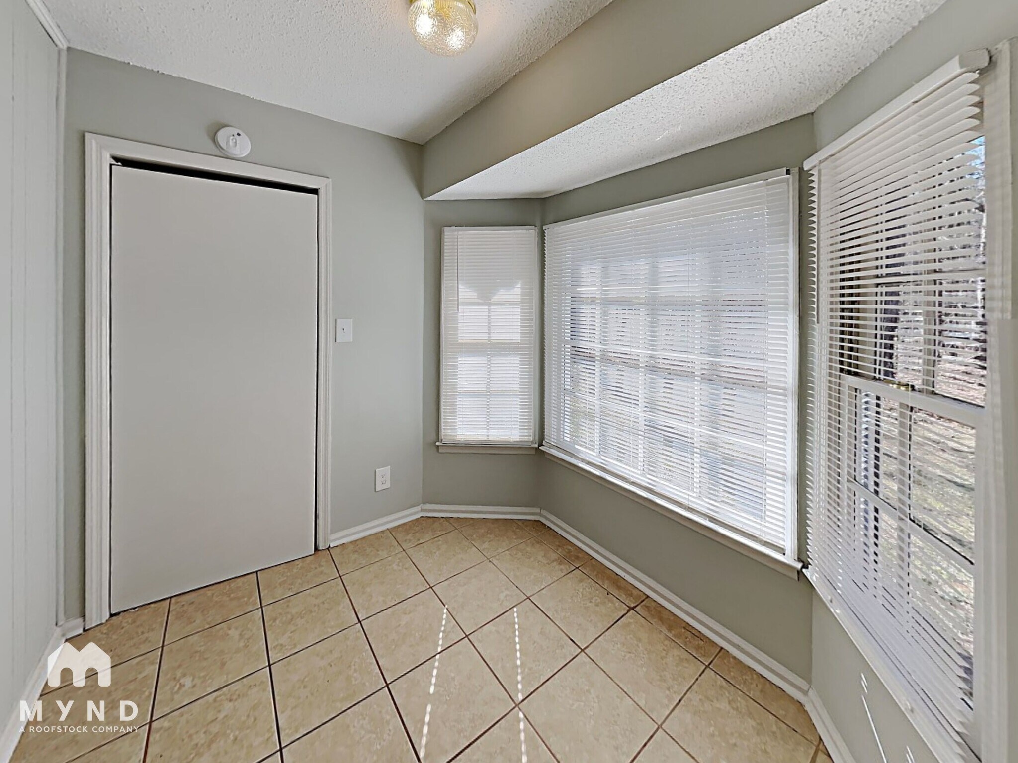 Building Photo - 121 Chip Pl