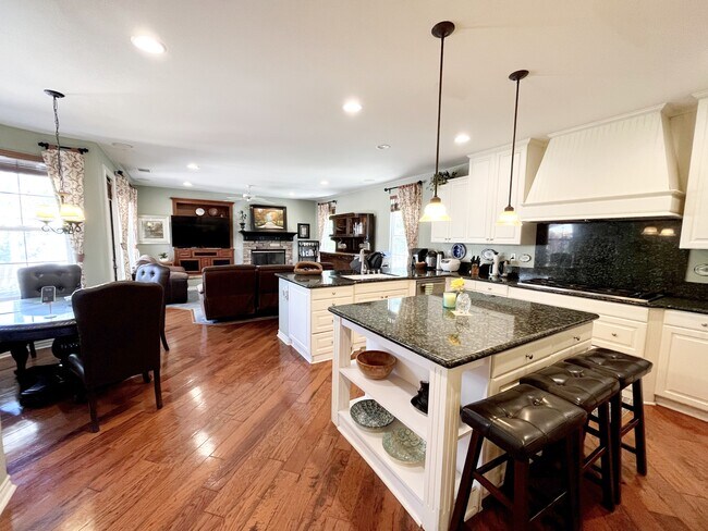 Building Photo - 12470 Sundance Ave