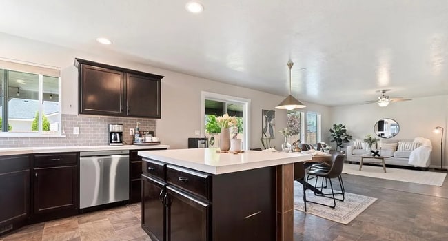 Building Photo - This home has it all!