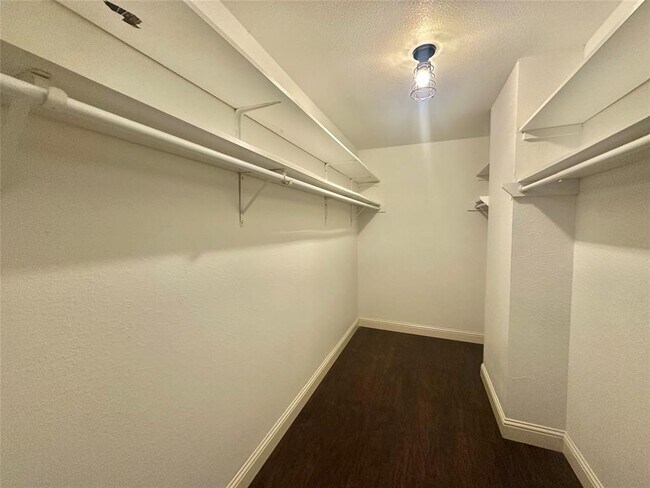 Building Photo - 11407 Bristle Oak Trail