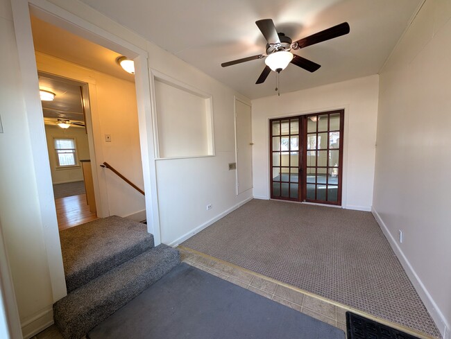 Building Photo - 813 E Pearl St