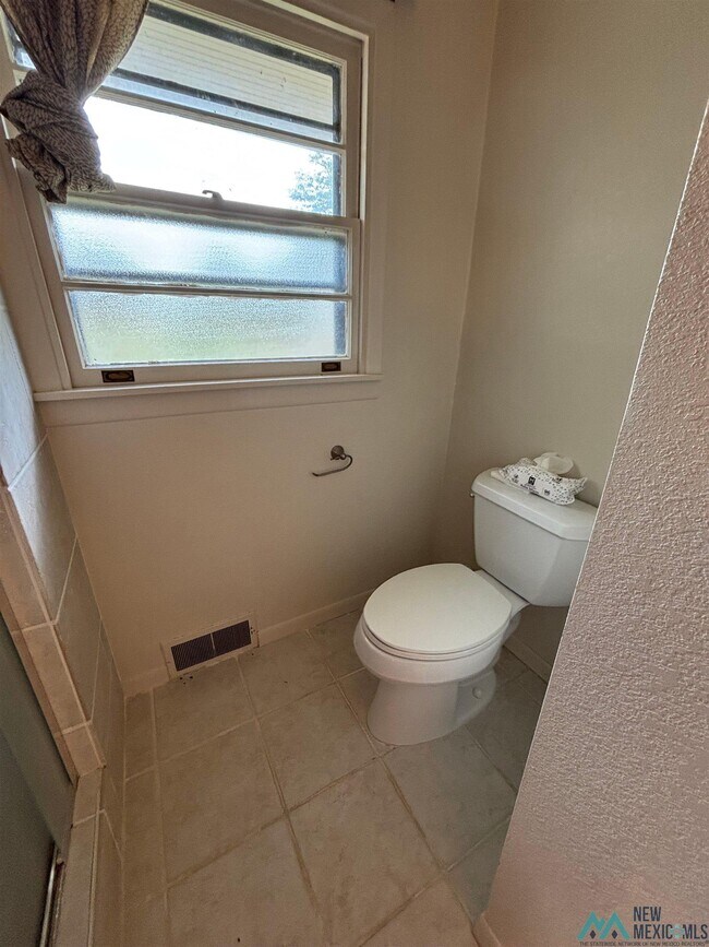 Building Photo - 1420 E 21st St