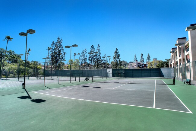 Building Photo - Warner Center 1 Bedroom Condo for Rent in Woodland Hills!