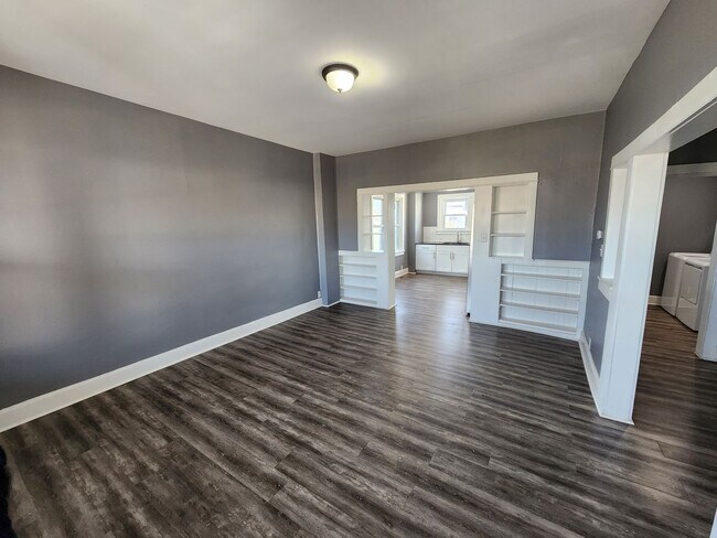Building Photo - Twin home with stainless appliances, centr...