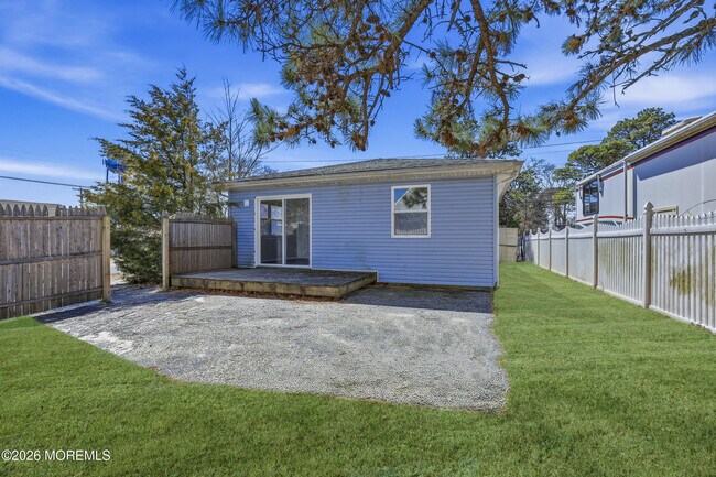 Building Photo - 201 6th St