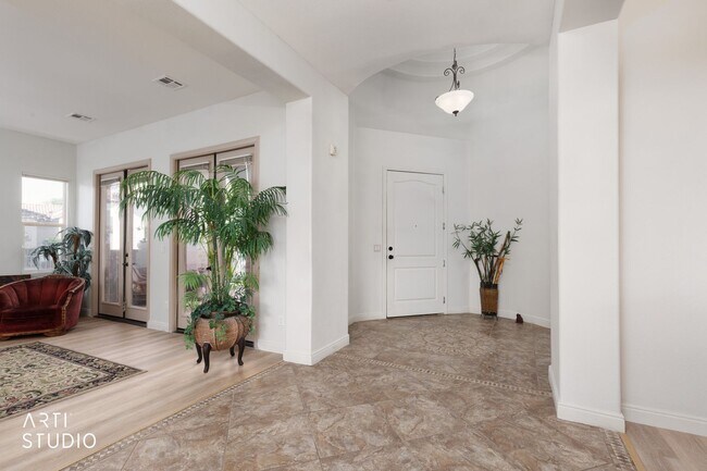 Building Photo - Beautiful home located in the gated commun...