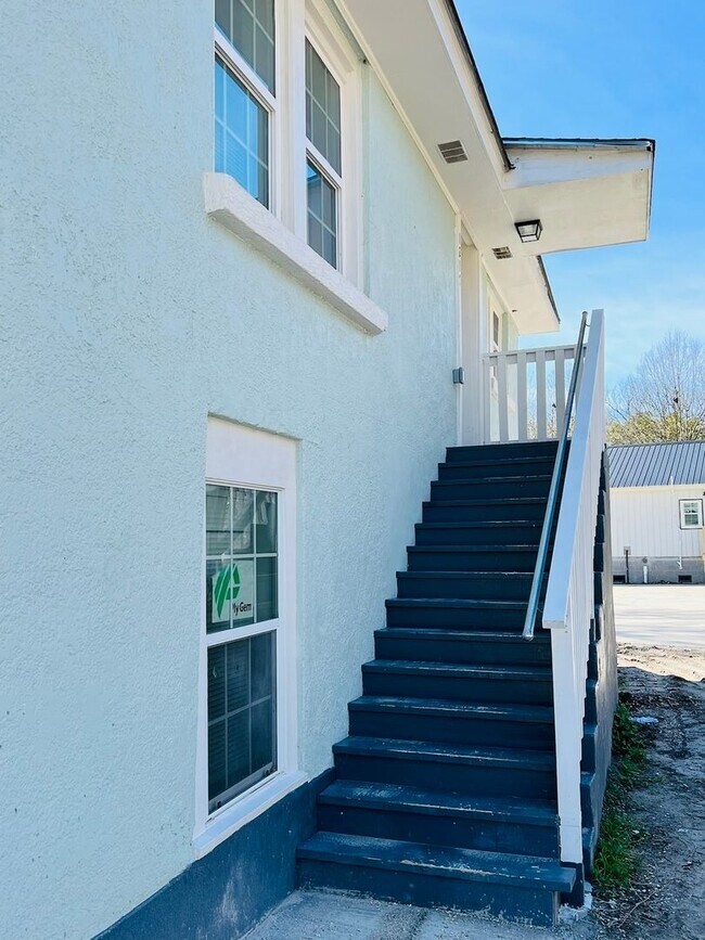 Building Photo - 1217 N 44th St