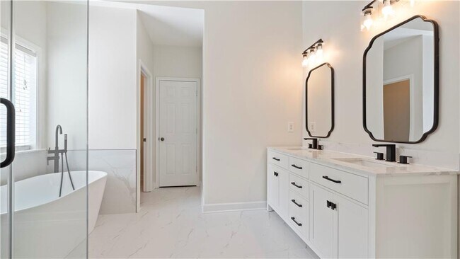 Building Photo - 4835 Silver Leaf Dr