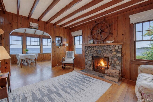 Building Photo - 2662 Paradise Shores Rd