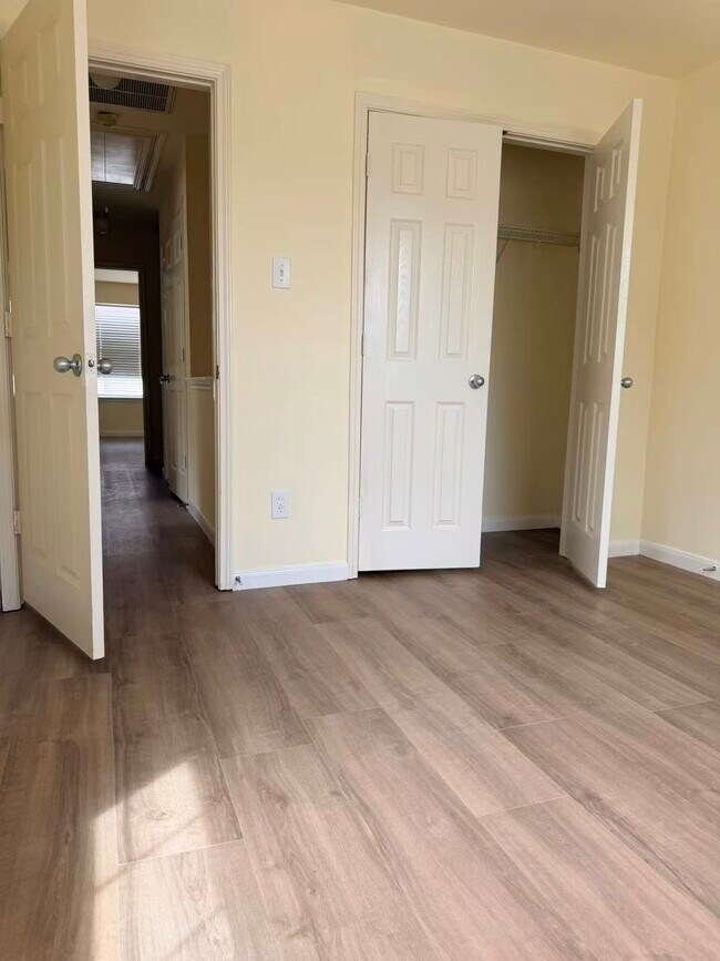 Building Photo - 8006 Singing Sonnet Ln