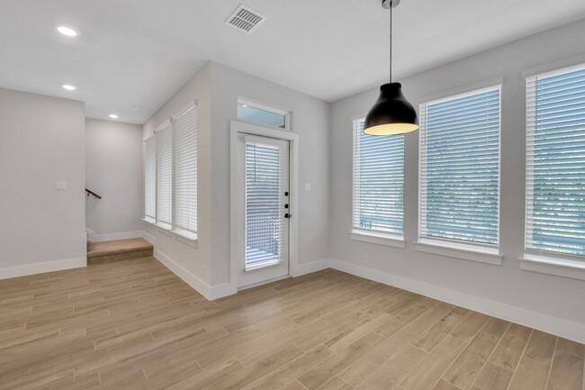 Building Photo - 13608 Giovannis Gdn