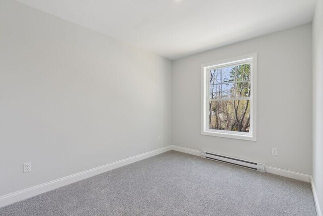 Building Photo - 8 Legacy Ln