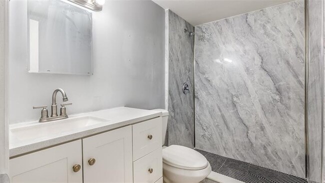 Building Photo - 626 SW 14th Ave