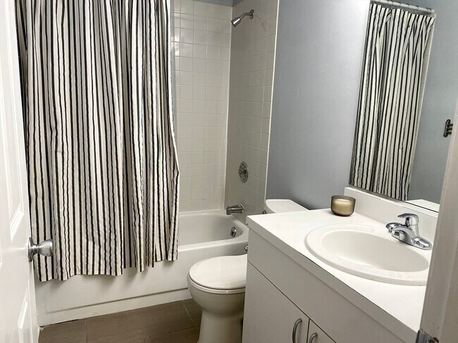 Building Photo - 152 Tyson Commons Ln