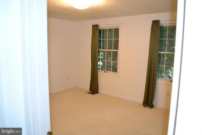 Building Photo - 15404 Beachview Dr
