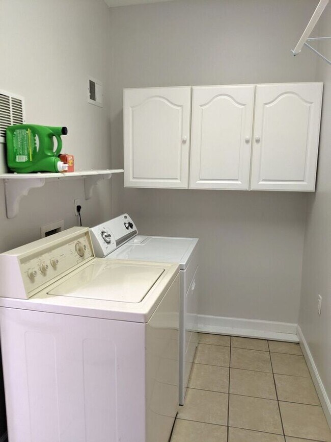 Building Photo - Rental-Beautiful West Asheville Home! **AL...