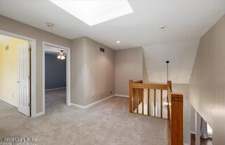 Building Photo - 402 Trinity Hills Ln