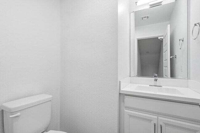 Building Photo - 820 N 8th Ave