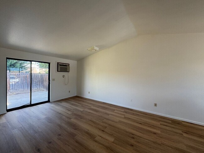 Building Photo - 1105 S 34th Ave