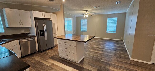 Building Photo - 8410 Wagon Wheel Cir