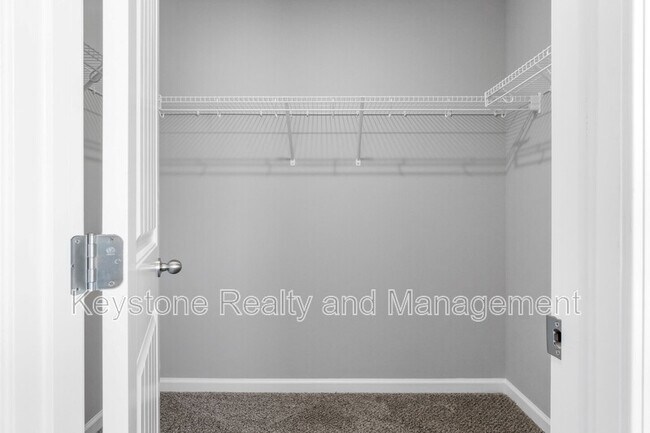 Building Photo - 206 Woodland Vly Ln