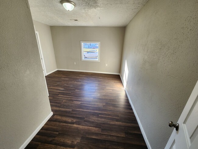 Building Photo - Spacious 3-Bedroom, 2-Bathroom Home AVAILABLE NOW!!