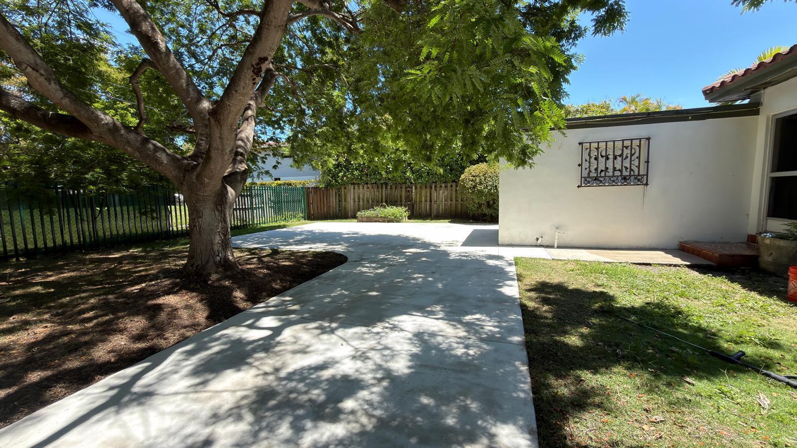 Building Photo - 175 SW 25th Rd