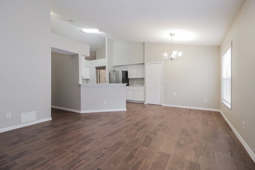 Building Photo - 13621 Meadowpark Ave