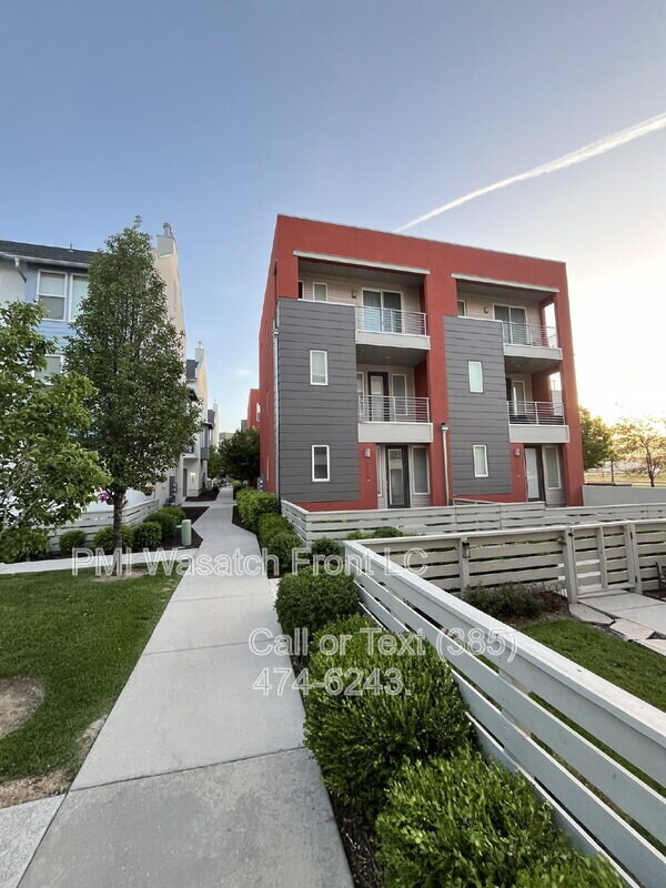 Building Photo - 5033 W Daybreak Pky