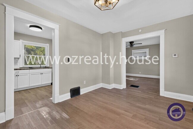 Building Photo - 2322 Upton Ave