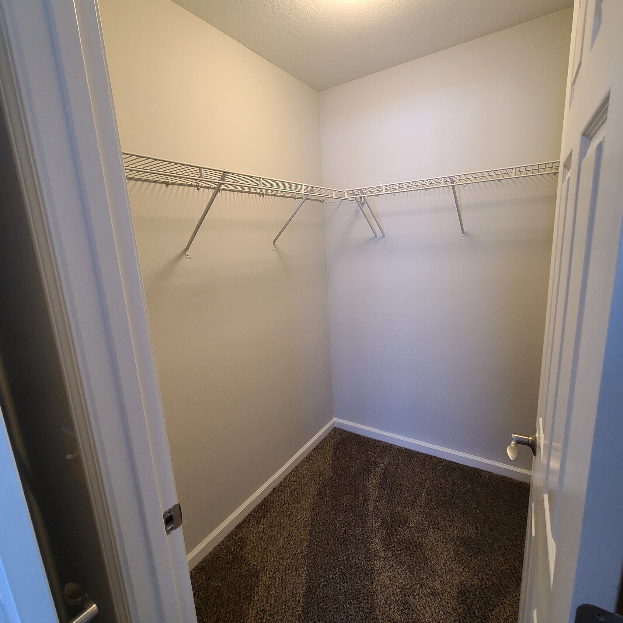 Building Photo - 10192 Greenmoor Dr