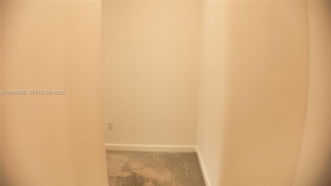 Building Photo - 4612 Hollister Ave