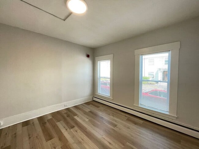 Building Photo - 49 Pennacook St