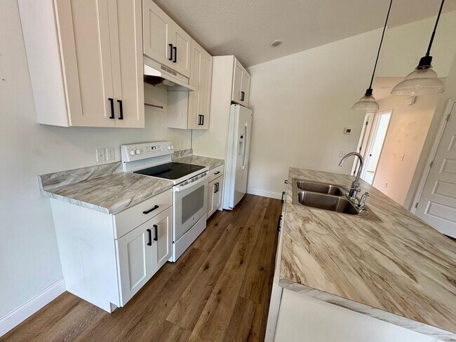 Building Photo - 2 bed 1 bath